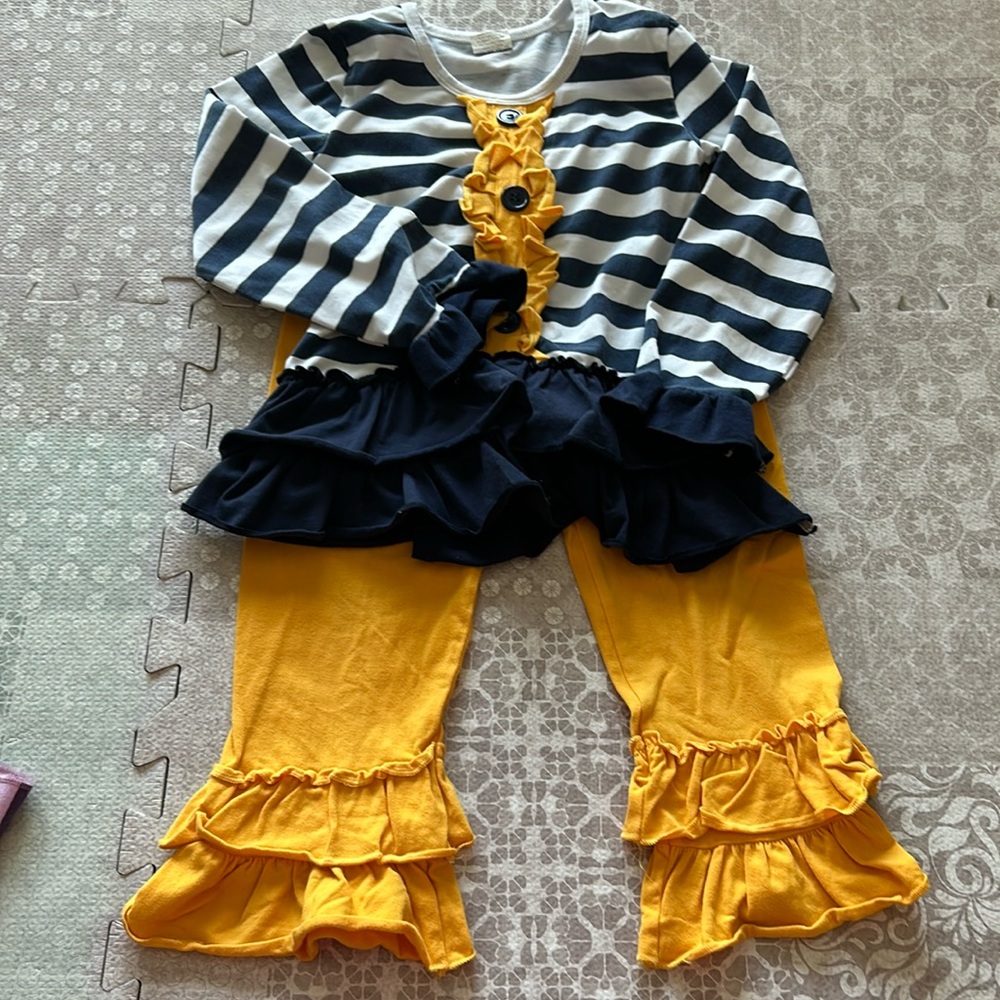 Yellow/navy striped outfit - (5-6T)